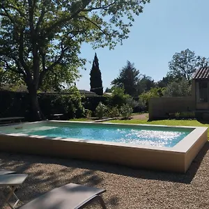 https://la-vaureille.fr-provencehotel.com